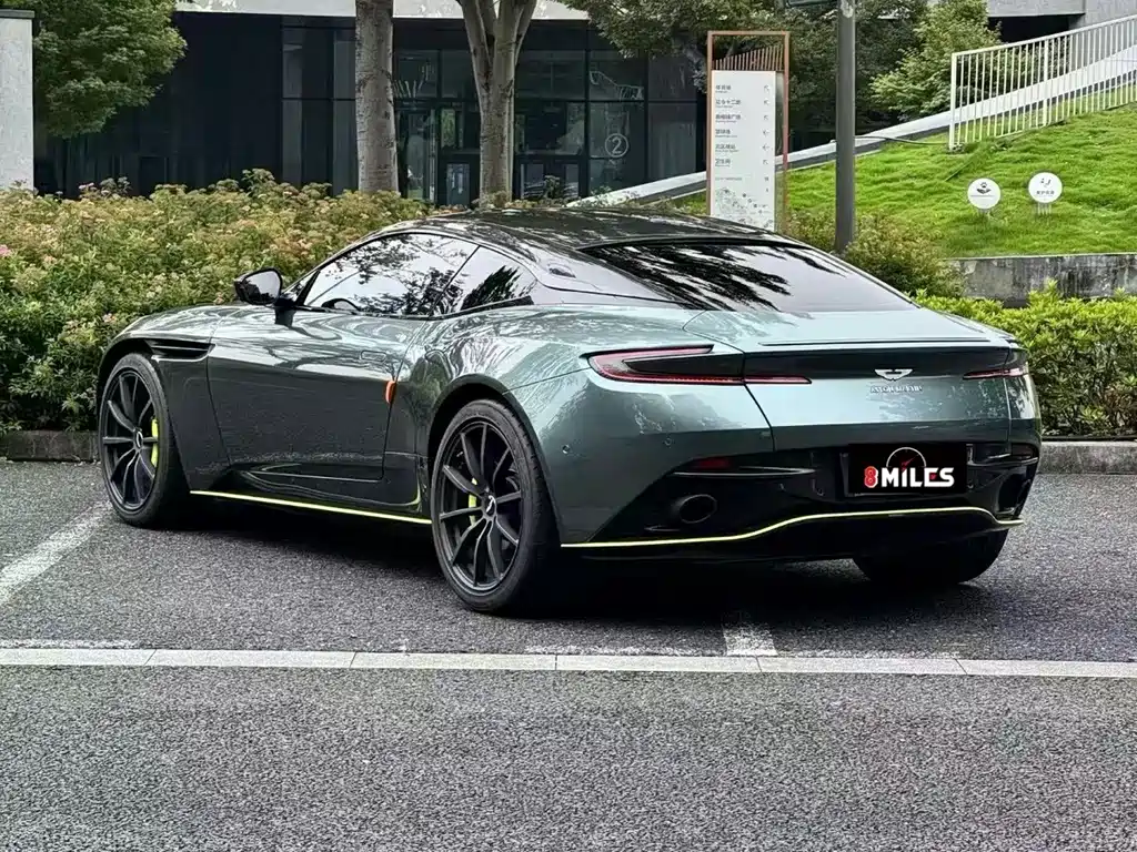 Aston Martin DB11 — миниатюра 7