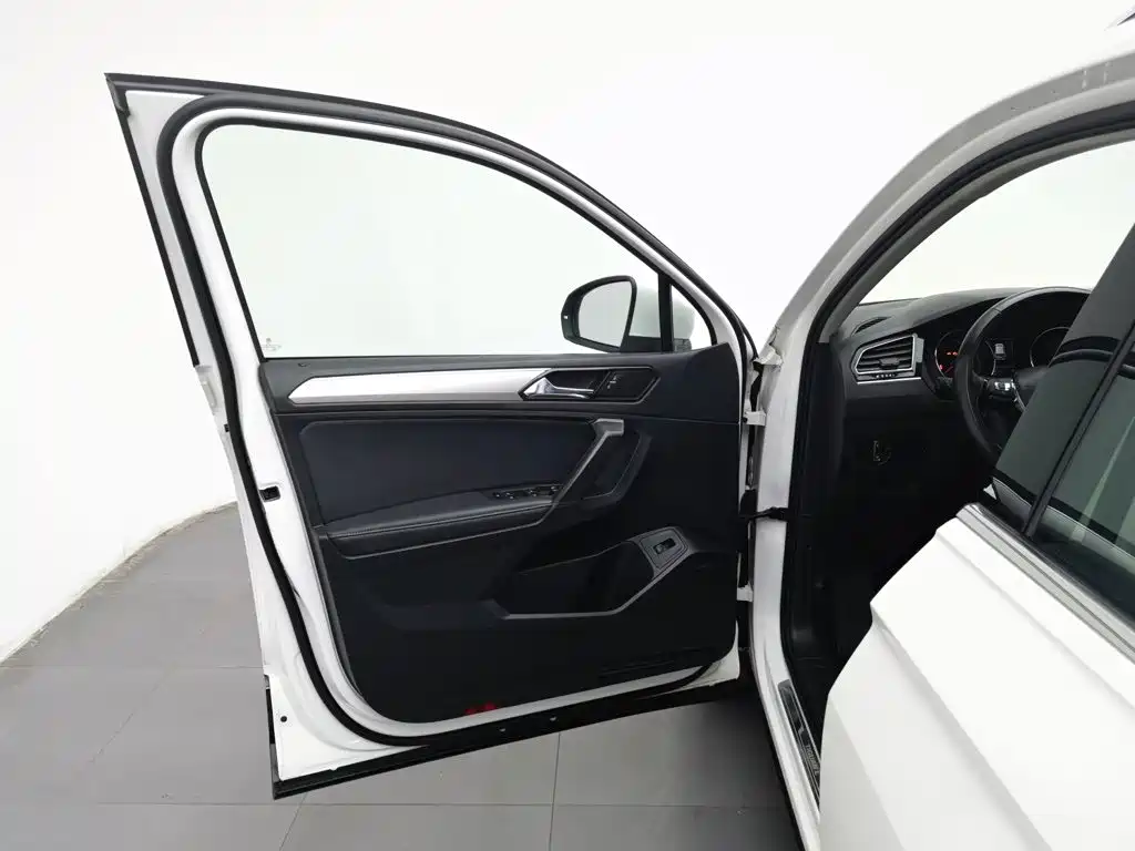 Volkswagen Tiguan L — миниатюра 8
