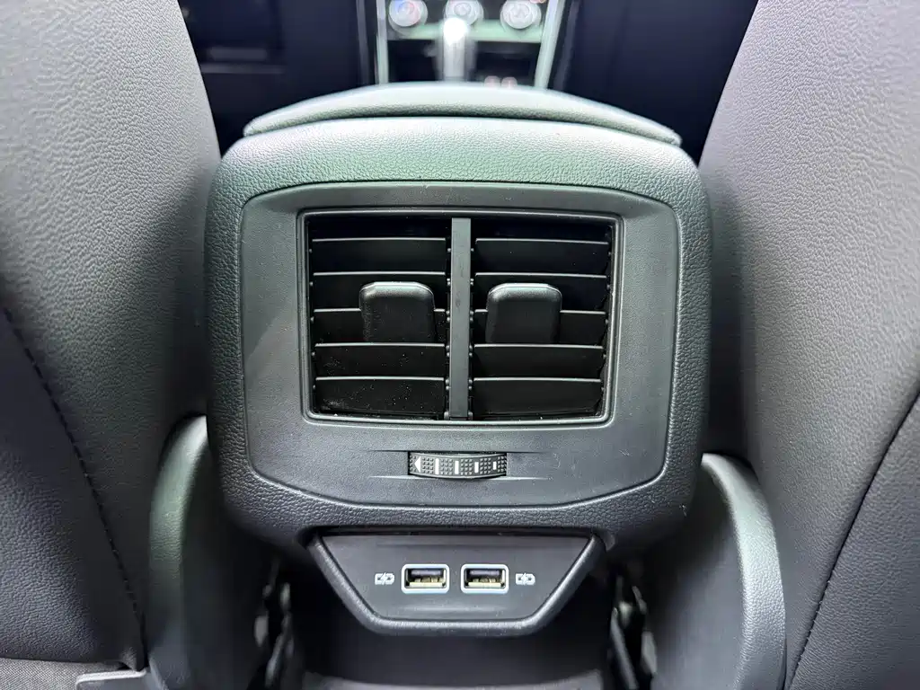 Volkswagen T-Roc — миниатюра 16