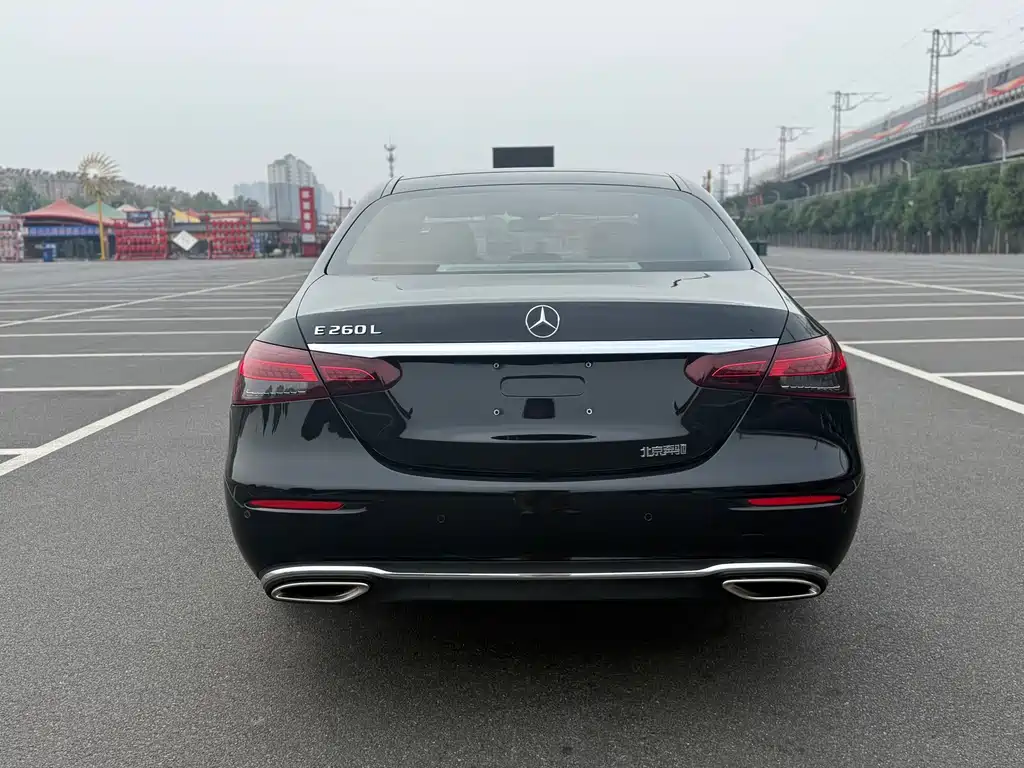 Mercedes-Benz E-Class — миниатюра 5