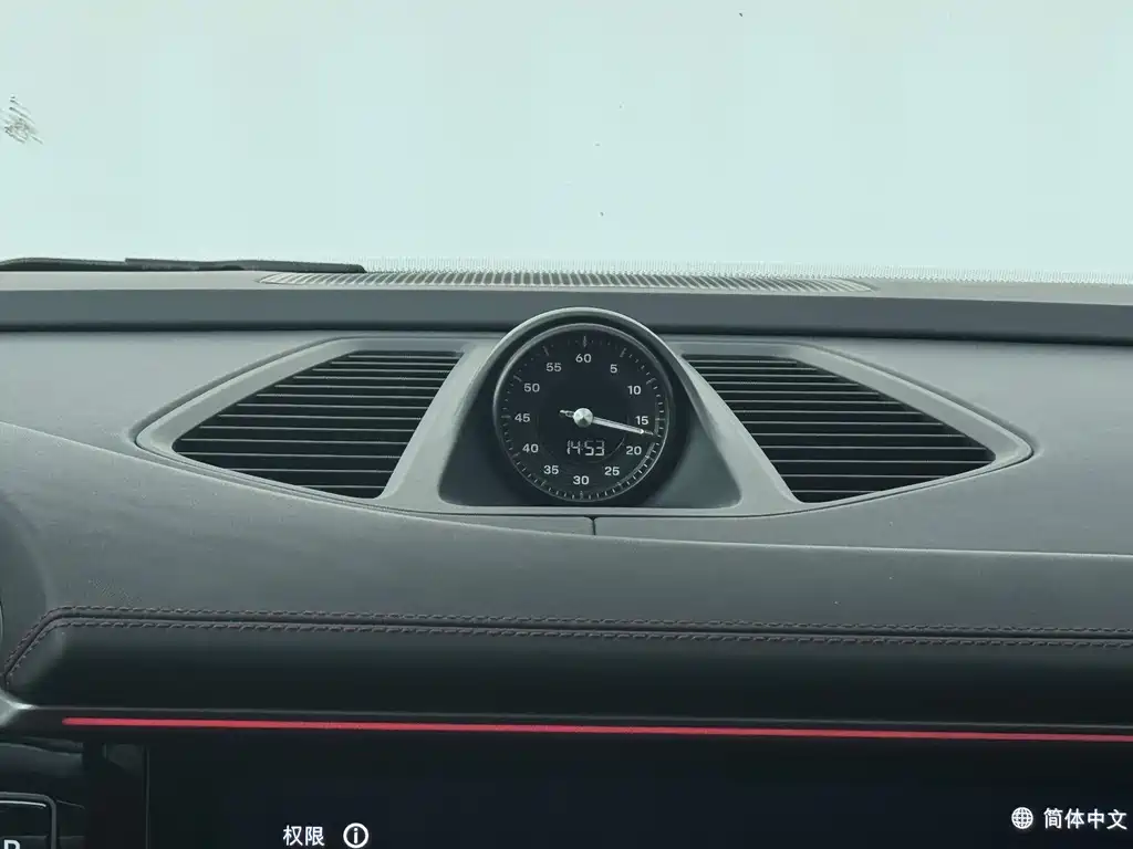 Porsche Macan EV — миниатюра 19