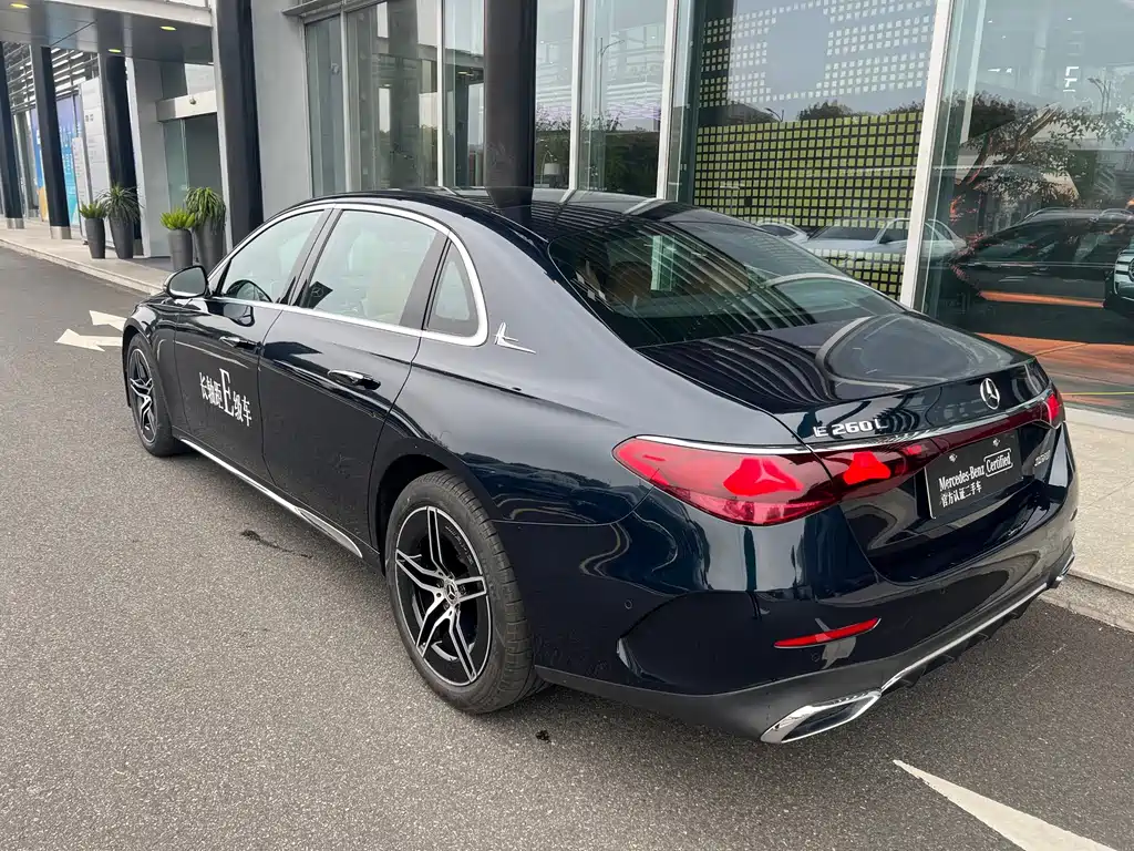 Mercedes-Benz E-Class — миниатюра 6