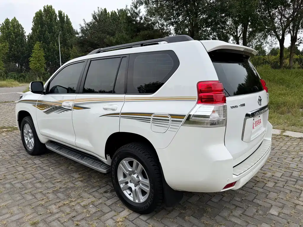 Toyota Land Cruiser Prado 2010 4.0L AT VX NAVI