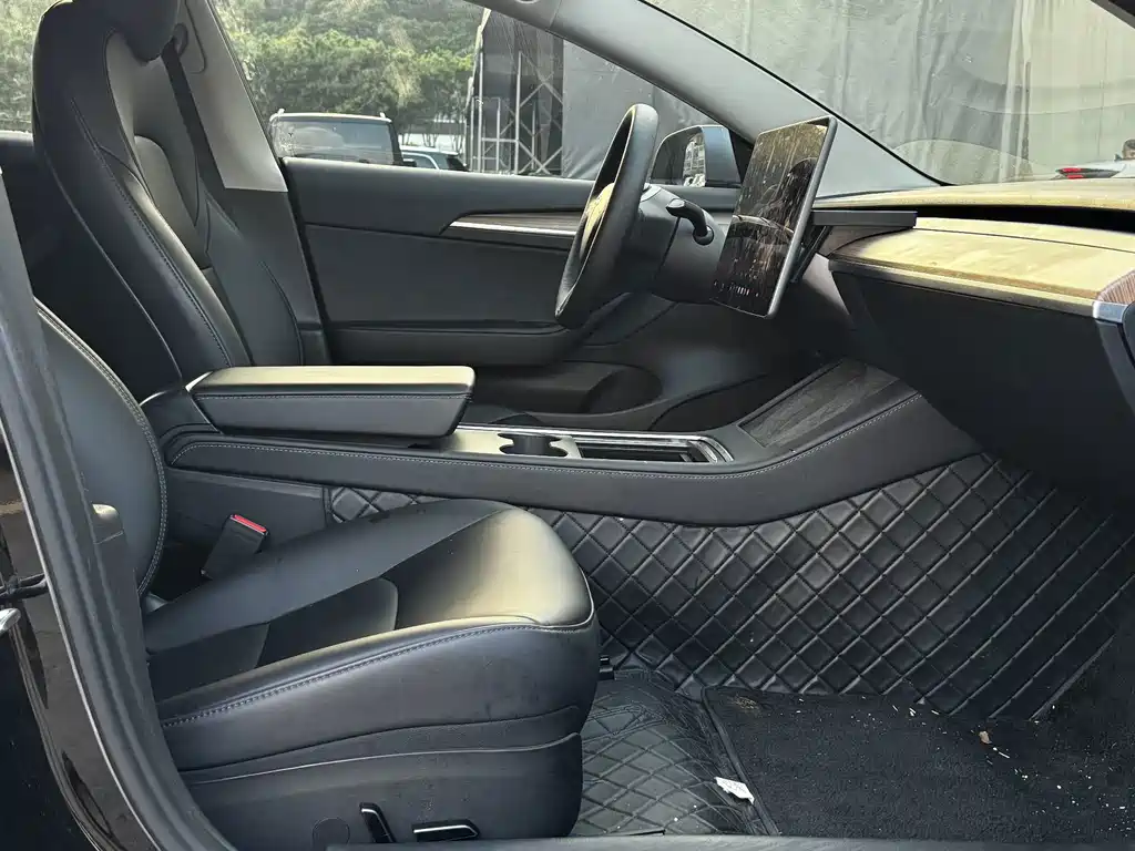 Tesla Model 3 — миниатюра 16