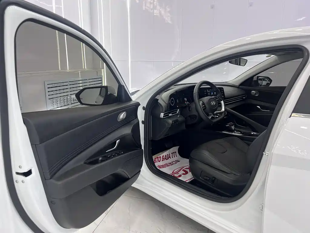 Hyundai Elantra — миниатюра 7