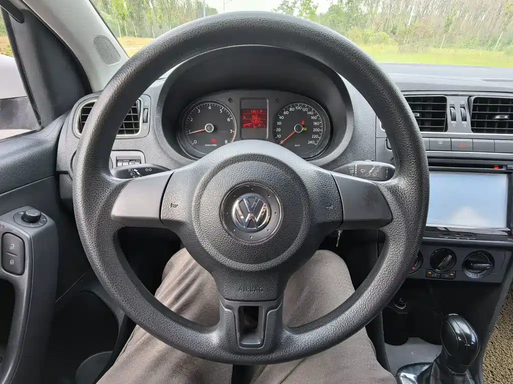 Volkswagen Polo — миниатюра 8