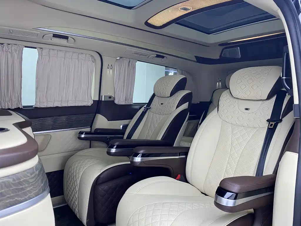 Mercedes-Benz V-Class — миниатюра 10
