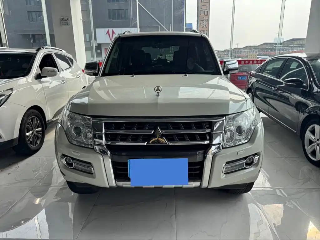 Mitsubishi Pajero (Import) — миниатюра 2