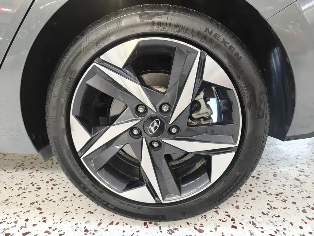 Hyundai Elantra — миниатюра 20