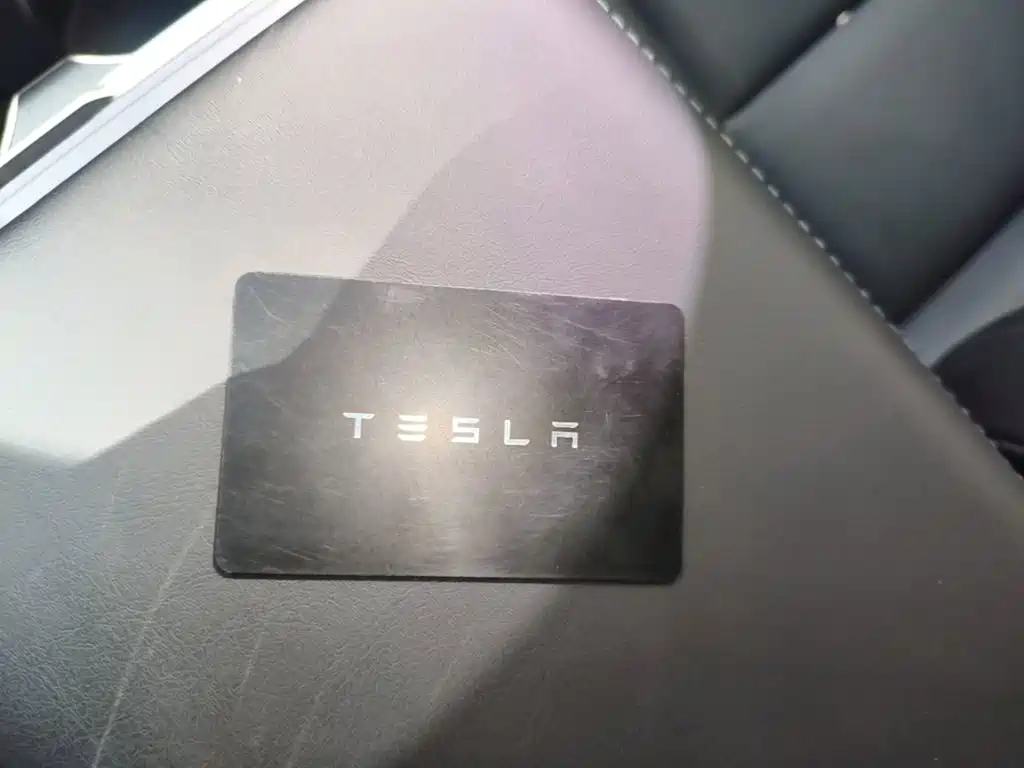 Tesla Model 3 — миниатюра 9