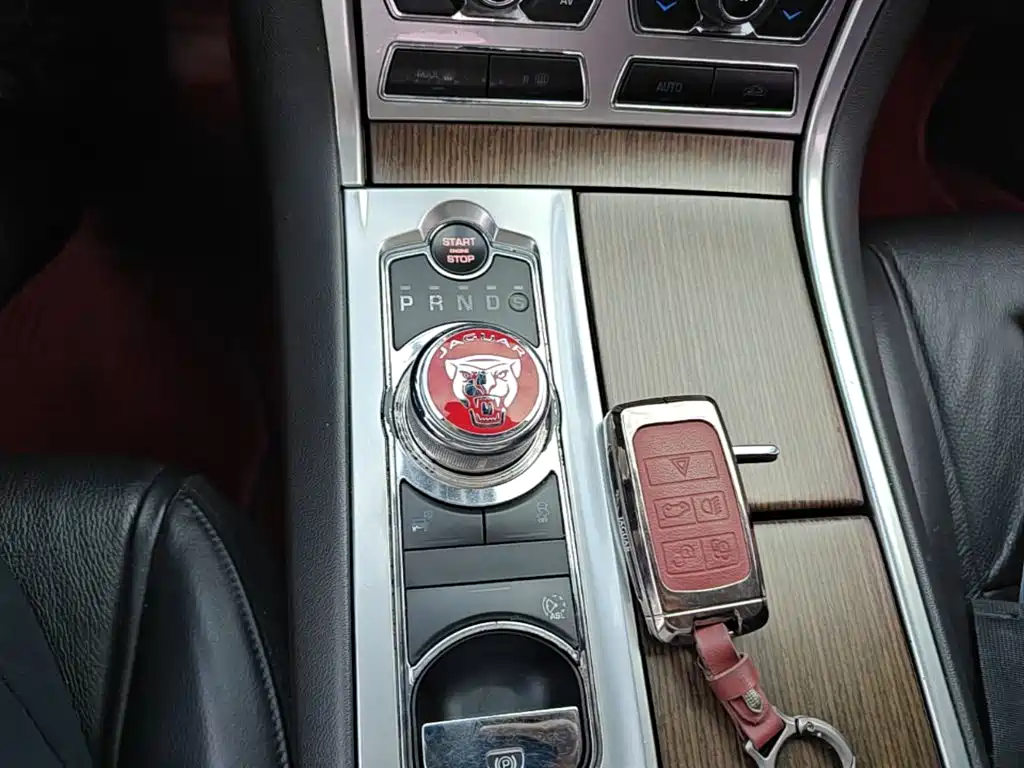 Jaguar XF — миниатюра 14