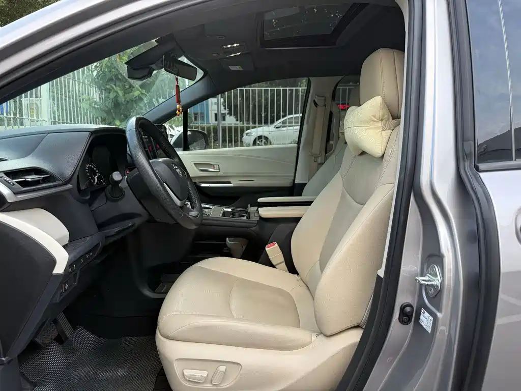 Toyota Granvia — миниатюра 12