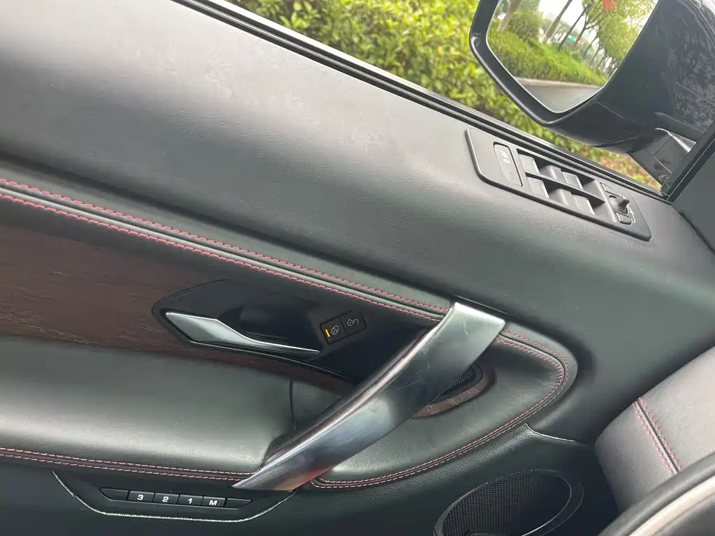 LAND ROVER DISCOVER SPORTS