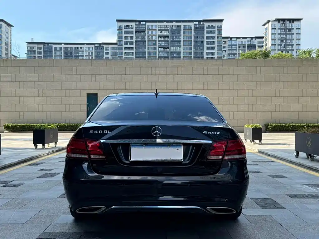 Mercedes-Benz E-Class — миниатюра 5