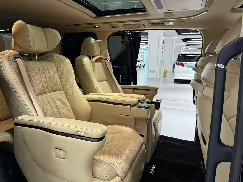 Toyota Alphard — миниатюра 6