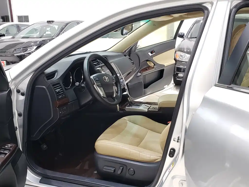 Toyota Reiz 2013 2.5V