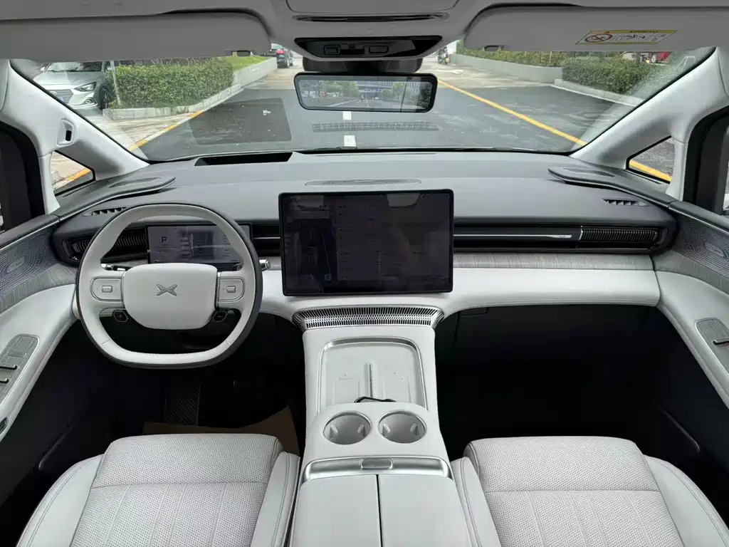 XPeng X9 - фото 18