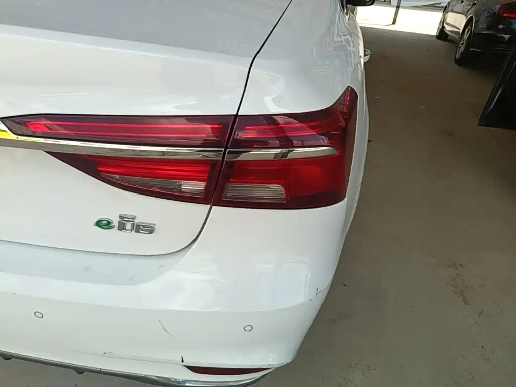 Roewe i6 New Energy — миниатюра 8