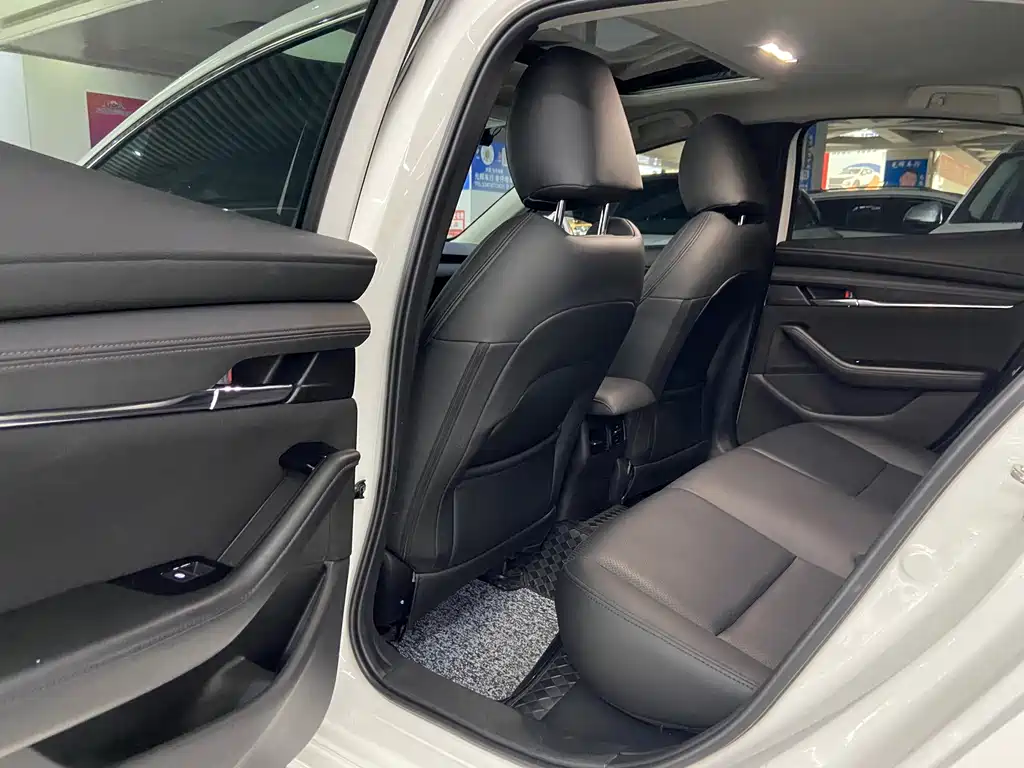 Mazda 3 Axela — миниатюра 8