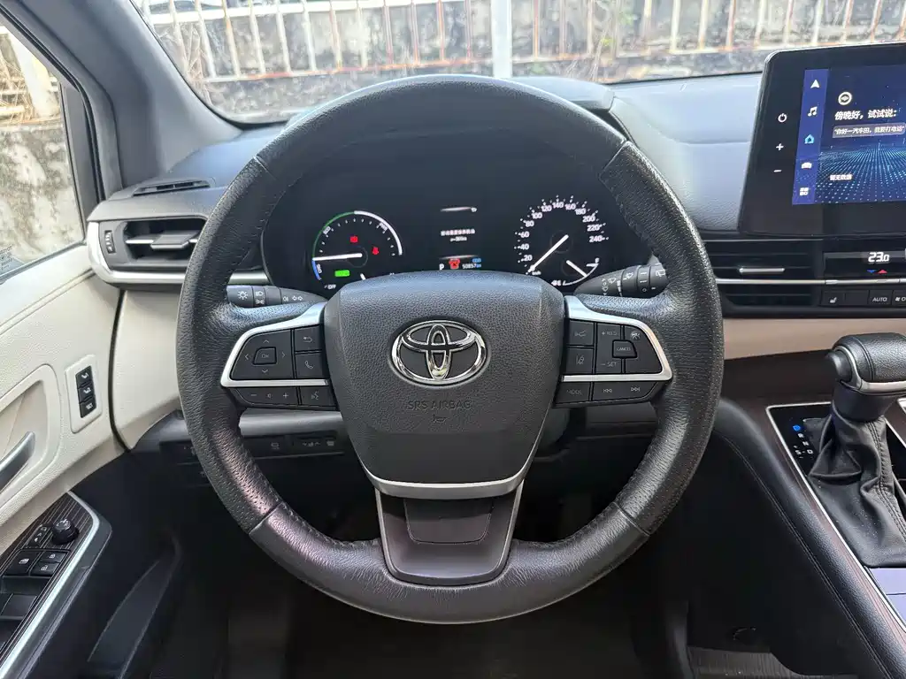 Toyota Granvia — миниатюра 11