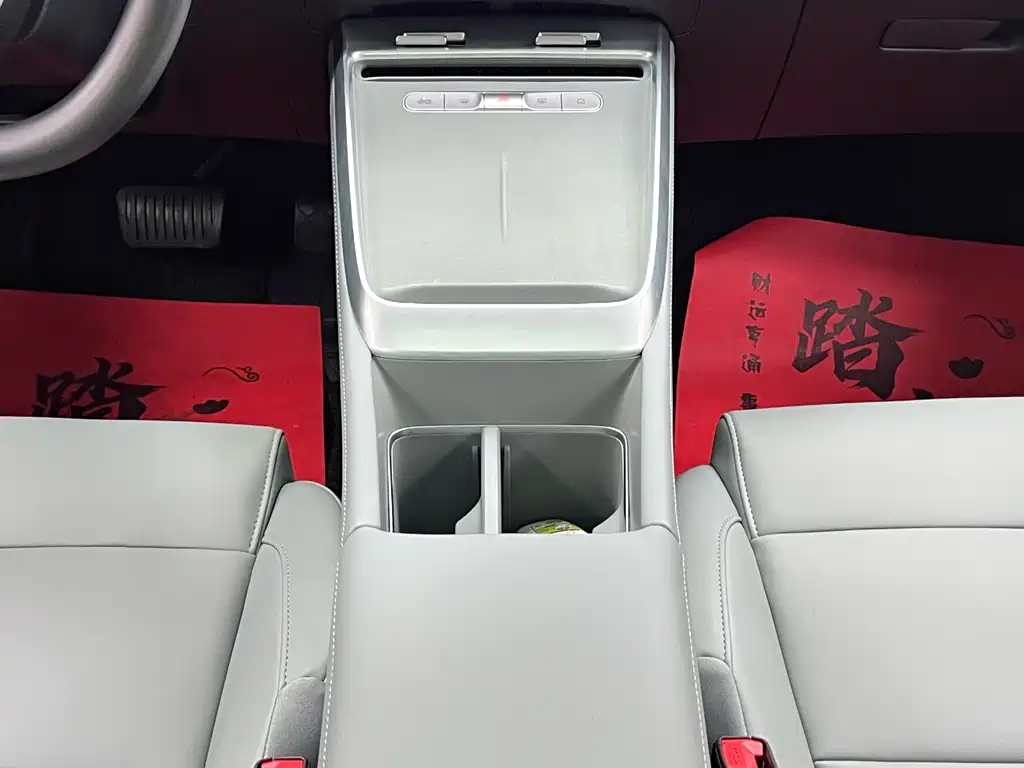 Roewe Young Wai D6 — миниатюра 23