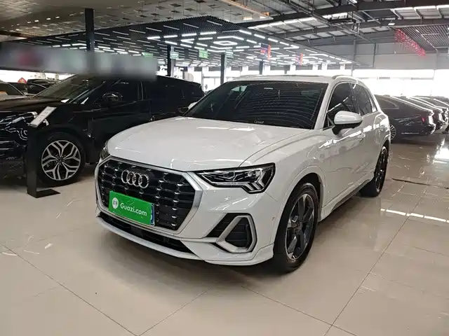 AUDI Q3 2021