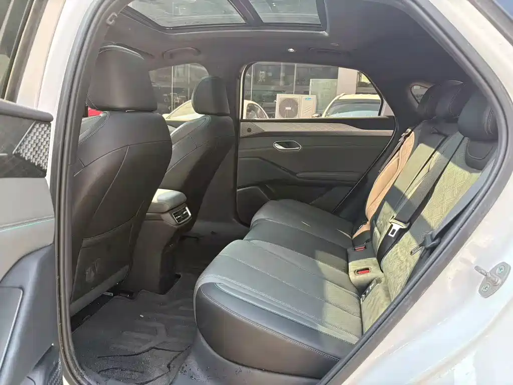BYD Qin L — миниатюра 10