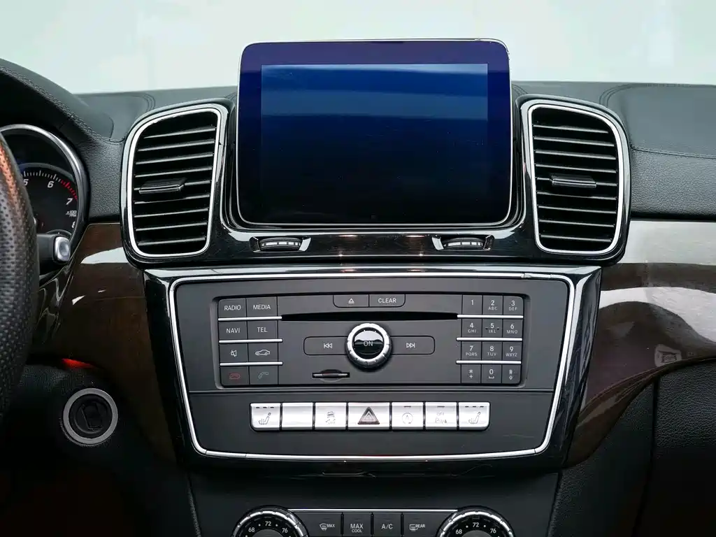Mercedes-Benz GLS — миниатюра 13