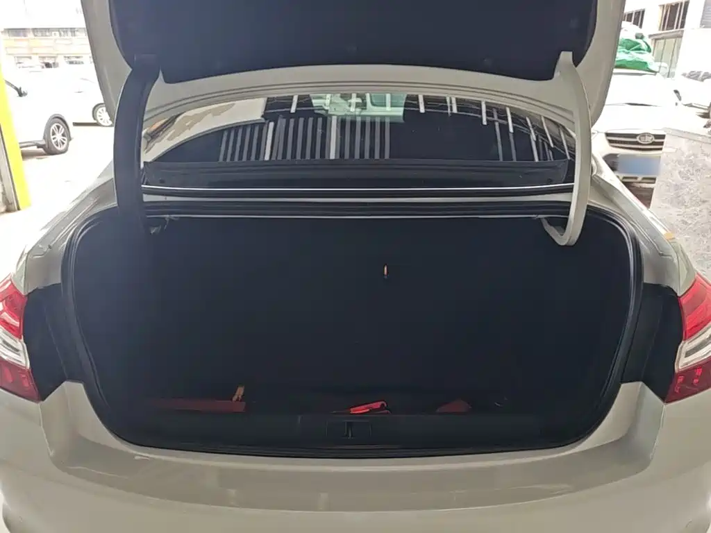 Peugeot 408 — миниатюра 19