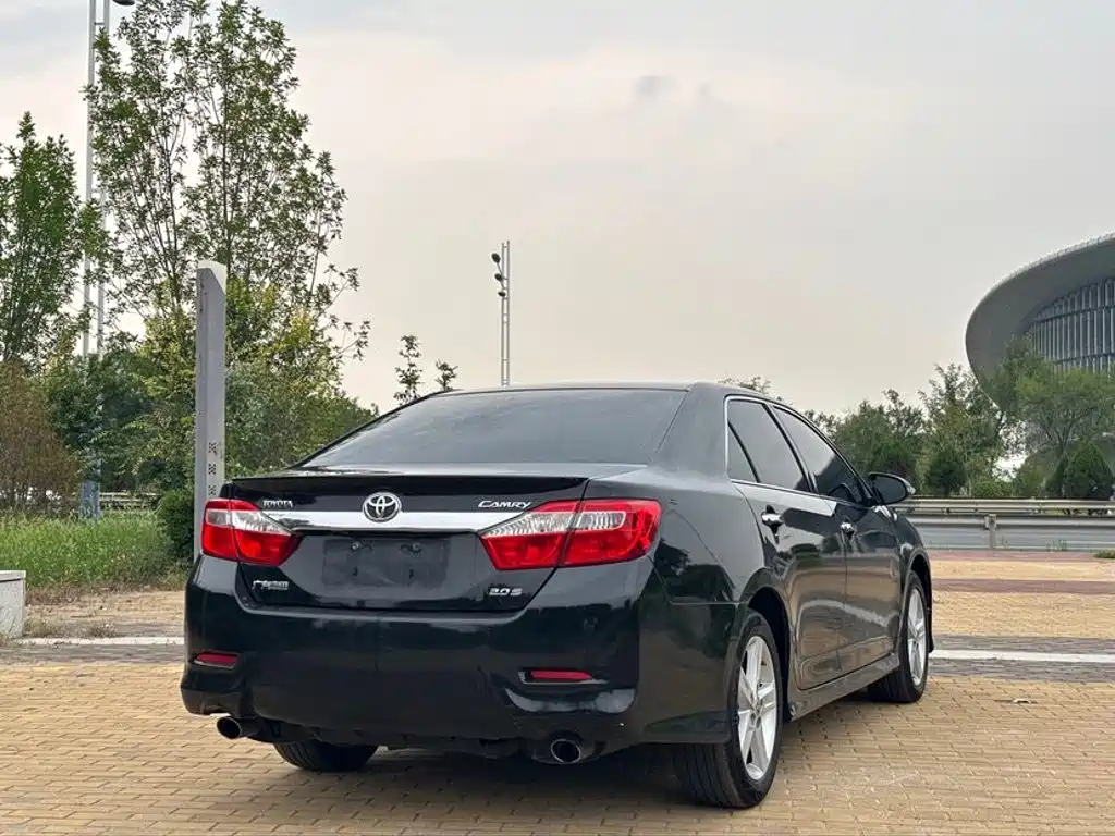 Toyota Camry — миниатюра 4