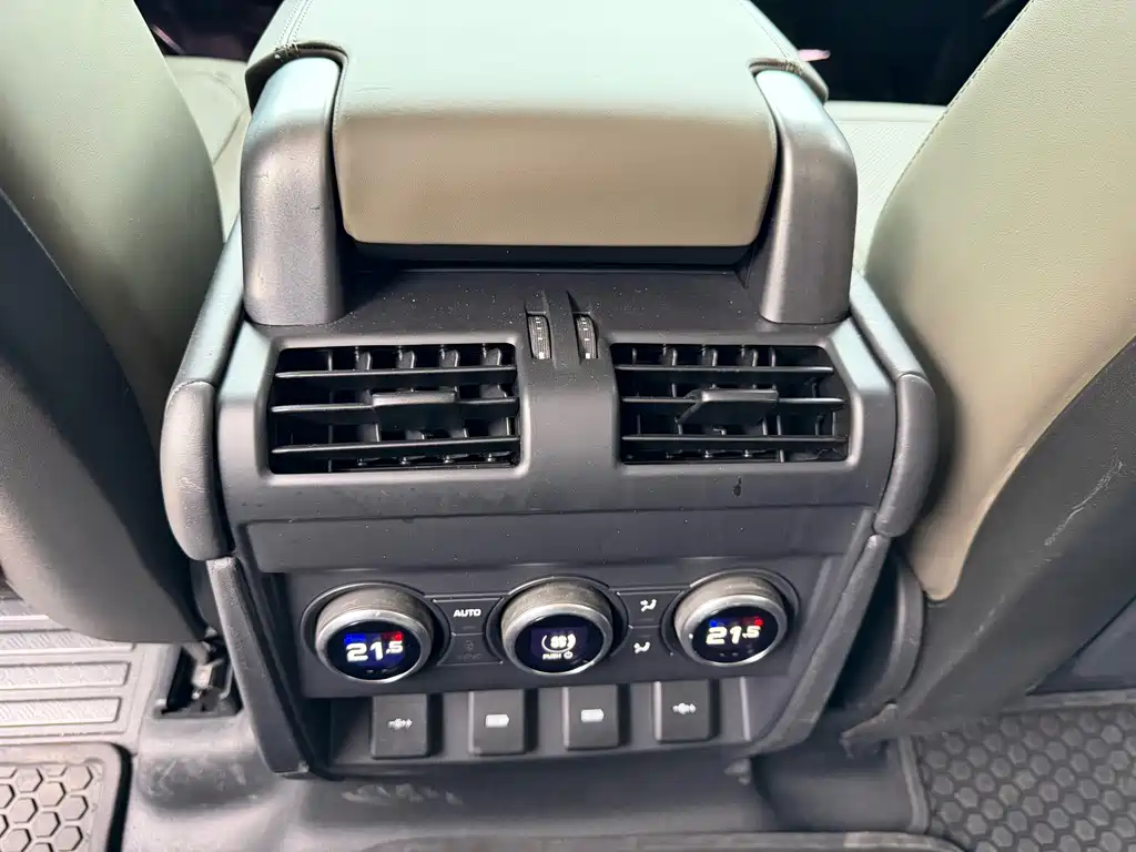 Land Rover Defender — миниатюра 9