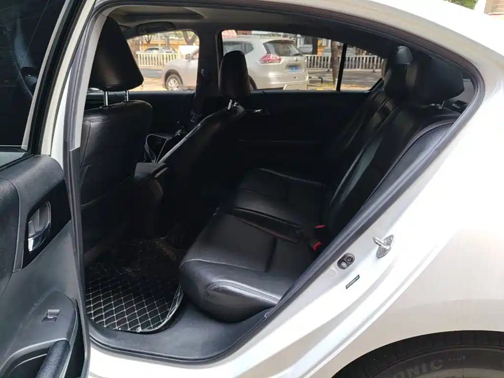 Honda Accord — миниатюра 17