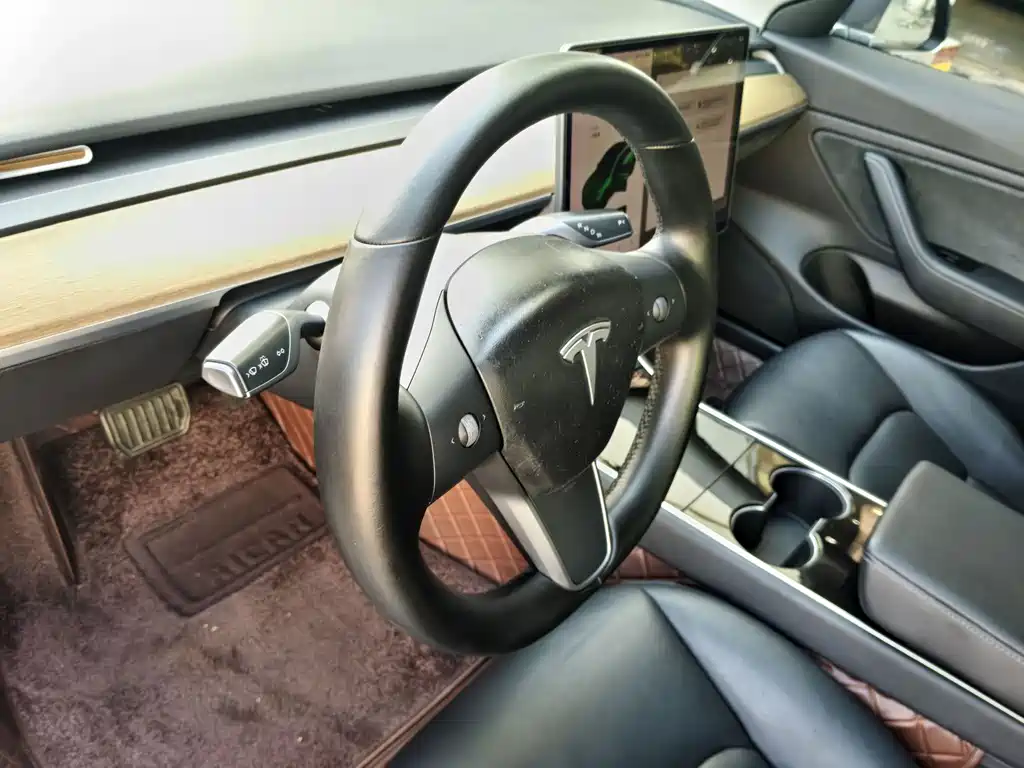 Tesla Model 3 — миниатюра 9