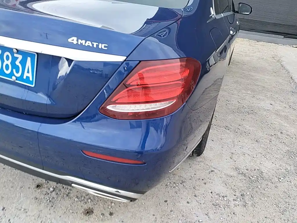 Mercedes-Benz E-Class — миниатюра 8