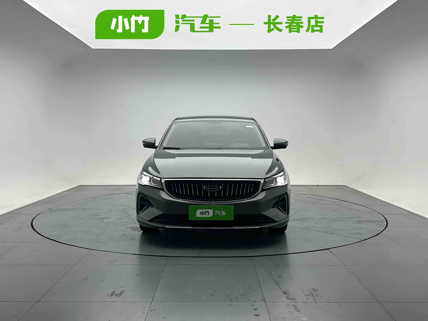 Geely Emgrand 1.5 л 2022 г. Серебристо-серый, пробег 25000 км