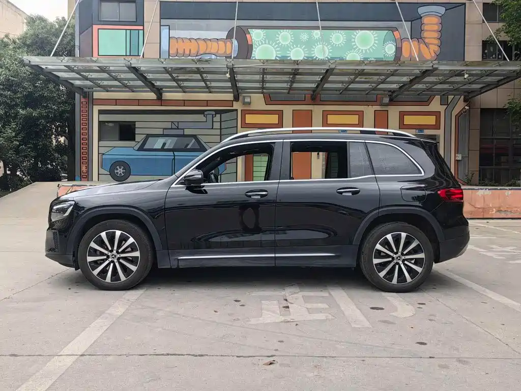 Mercedes-Benz GLB — миниатюра 23