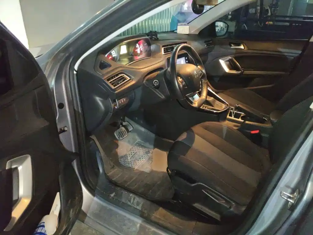Peugeot 308 — миниатюра 17