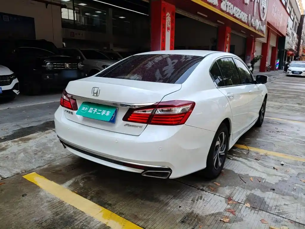 Honda Accord — миниатюра 7
