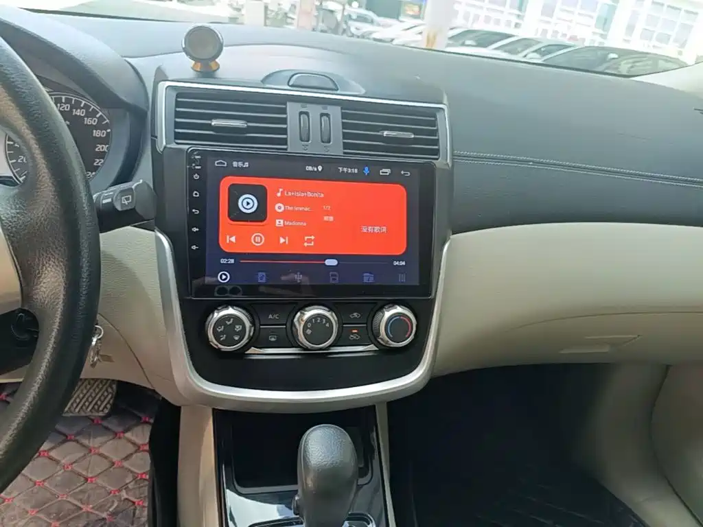 Nissan Tiida — миниатюра 13