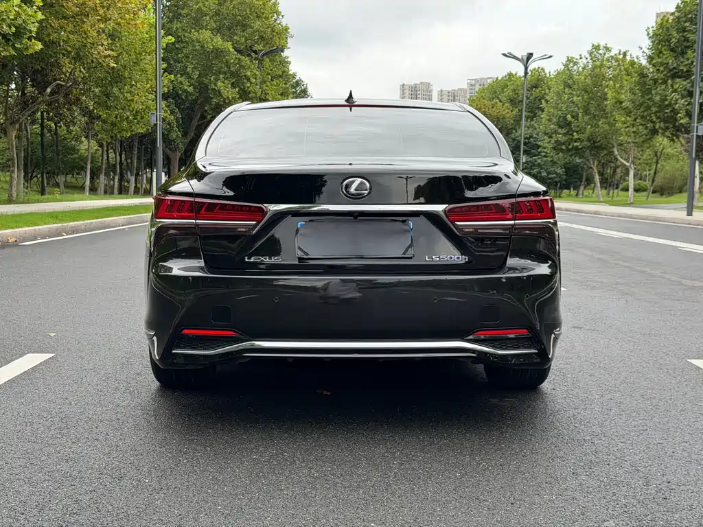 Lexus LS — миниатюра 15