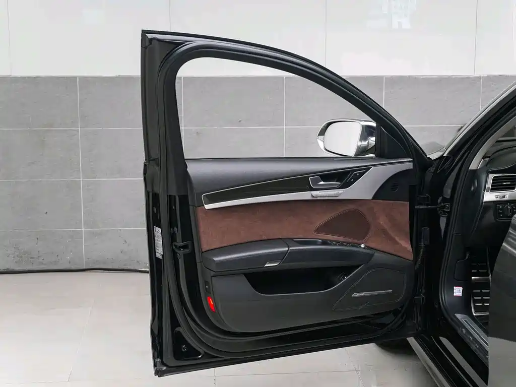 Audi S8 — миниатюра 7