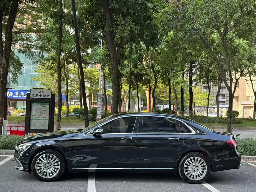 Mercedes-Benz E-Class — миниатюра 2