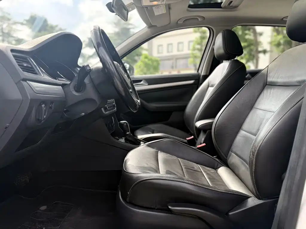 Volkswagen Gran Lavida 2015 1.6L AT Comfort