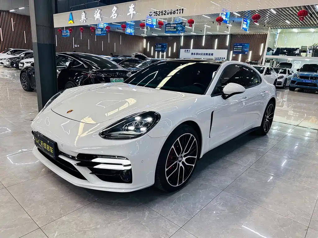 PORSCHE PANAMERA