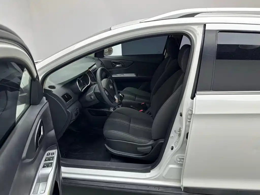 Dongfeng AX3 2016 1.5L MT