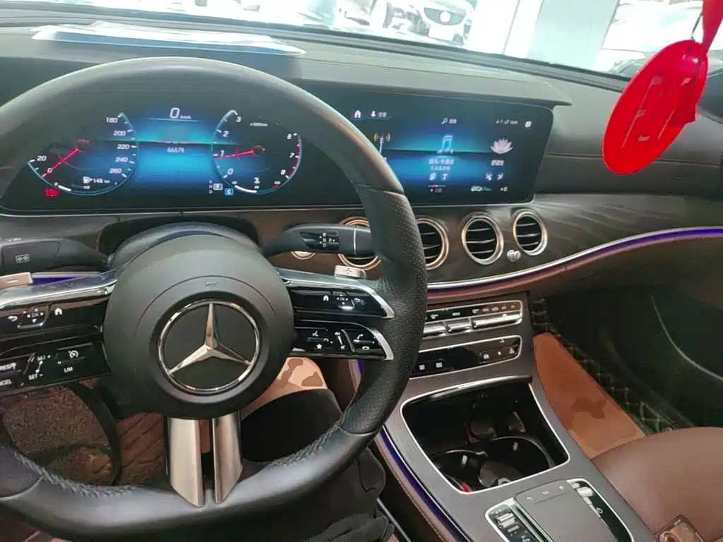 Mercedes-Benz E-Class — миниатюра 10