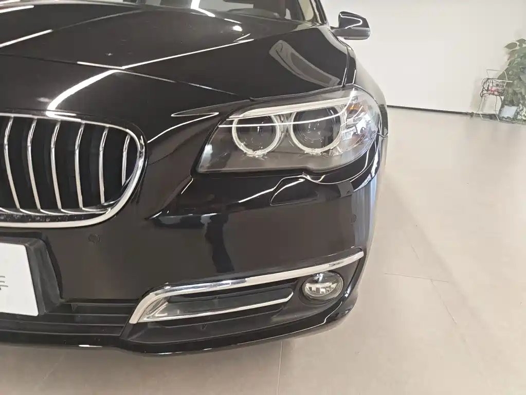 BMW 5 Series — миниатюра 9