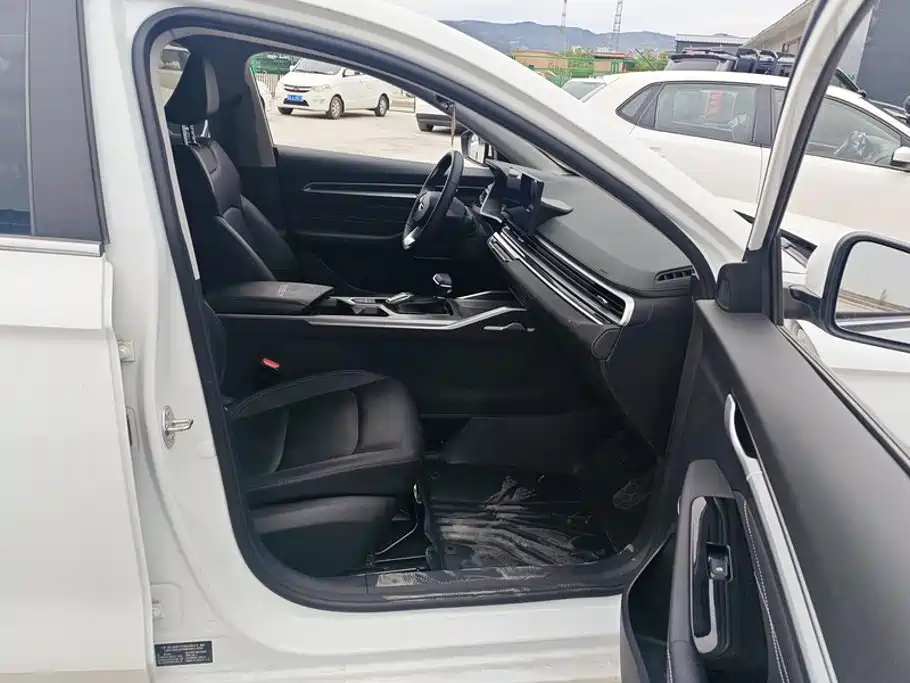 Geely Emgrand — миниатюра 8