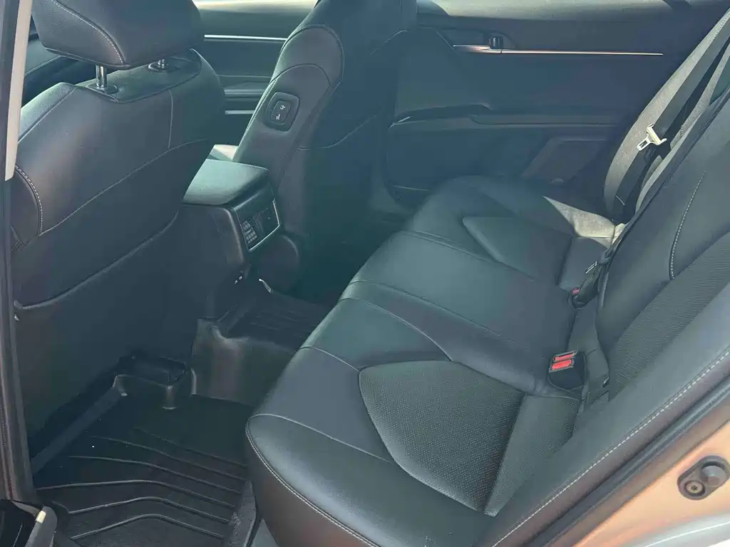 Toyota Camry — миниатюра 8