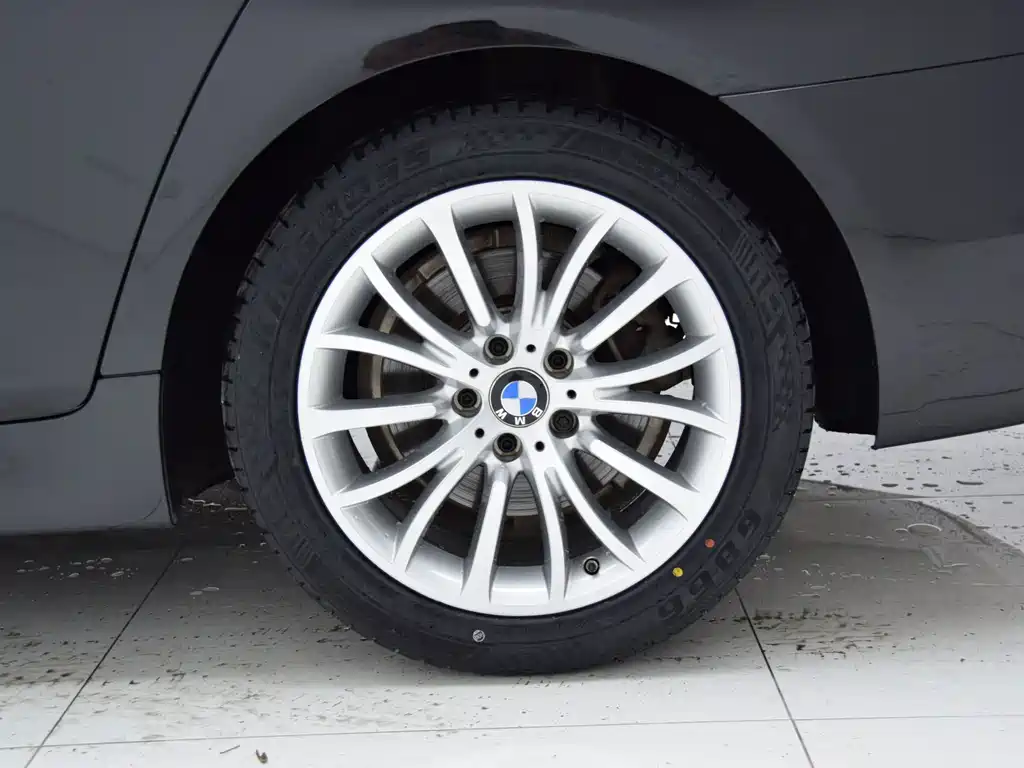 BMW 5 Series — миниатюра 19